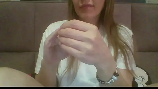 Snapshot of Sladkiegubki chatting on 11-17-25, 07:03 Sladkiegubki online show from 11-17-25, 07:03