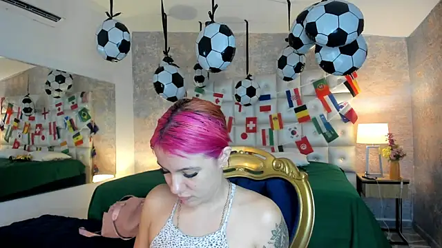 MelaniieRoux online show from 06-15-26, 07:38