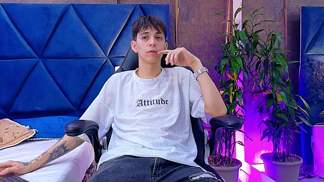 Lion Foster01 online show from 02-04-26, 10:58