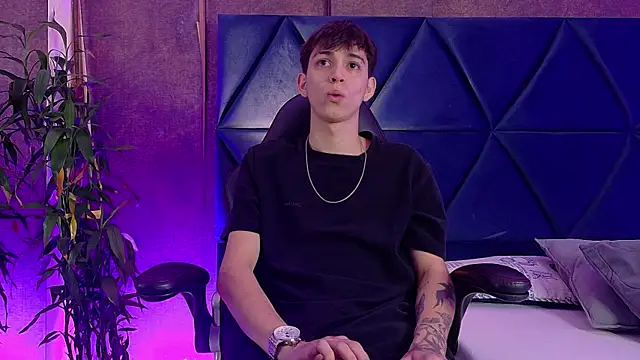 Lion Foster01 online show from 02-10-26, 09:41