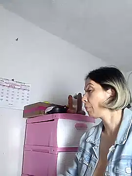 Snapshot of alixia81 chatting on 09-26-25, 11:20 alixia81 online show from 09-26-25, 11:20