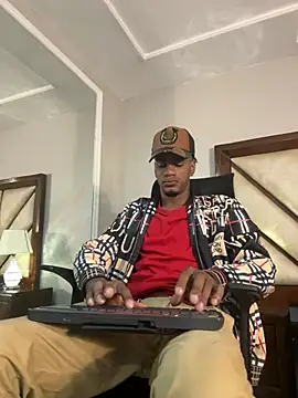AaronCruz  online show from 12-19-24, 07:51
