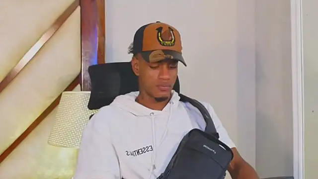AaronCruz  online show from 12-21-24, 07:38
