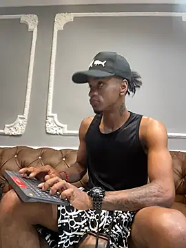 AaronCruz  online show from 12-26-24, 01:54