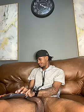 AaronCruz  online show from 12-28-24, 07:43