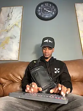 AaronCruz  online show from 12-29-24, 01:49