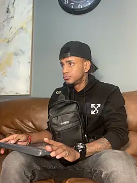 AaronCruz  online show from 12-29-24, 07:53