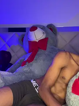 AaronCruz  online show from 10-12-25, 05:39