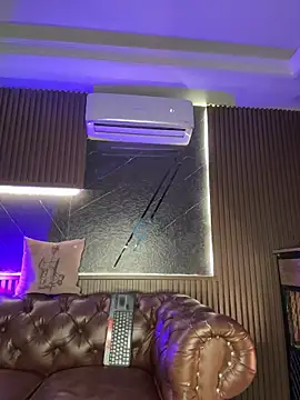 Snapshot of AaronCruz_ chatting on 02-13-26, 09:33 AaronCruz online show from 02-13-26, 09:33