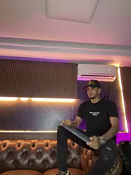 Snapshot of AaronCruz_ chatting on 03-06-26, 01:13 AaronCruz online show from 03-06-26, 01:13