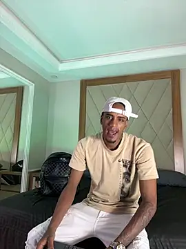 Snapshot of AaronCruz_ chatting on 03-11-26, 02:28 AaronCruz online show from 03-11-26, 02:28