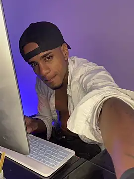 AaronCruz  online show from 05-01-26, 11:53