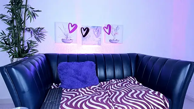 Snapshot of Harmony_Malkova chatting on 02-18-25, 06:37 Harmony Malkova online show from 02-18-25, 06:37