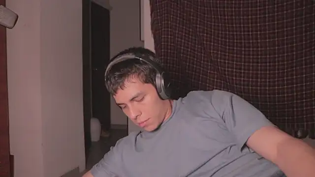 Snapshot of Tony_Hoffa chatting on 02-09-25, 12:49 Tony Hoffa online show from 02-09-25, 12:49