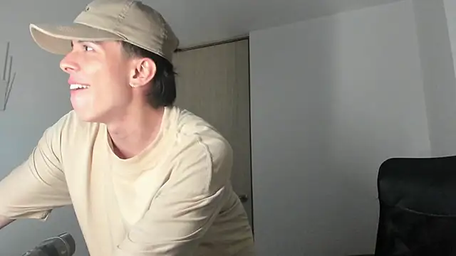 Snapshot of Tony_Hoffa chatting on 03-03-25, 06:12 Tony Hoffa online show from 03-03-25, 06:12