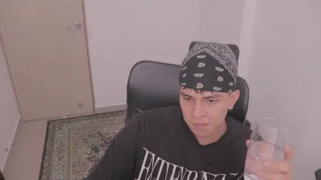 Snapshot of Tony_Hoffa chatting on 09-20-25, 09:05 Tony Hoffa online show from 09-20-25, 09:05