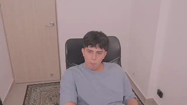 Snapshot of Tony_Hoffa chatting on 10-04-25, 05:55 Tony Hoffa online show from 10-04-25, 05:55