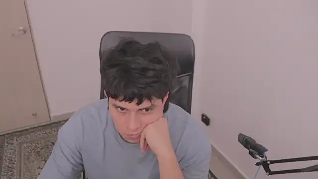 Snapshot of Tony_Hoffa chatting on 10-28-25, 06:43 Tony Hoffa online show from 10-28-25, 06:43