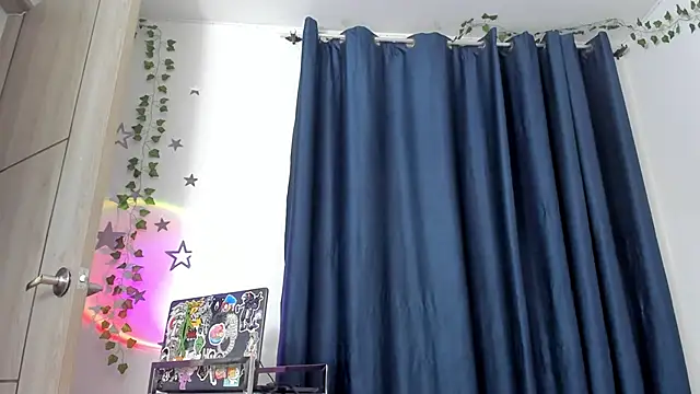 Snapshot of AlyRoses chatting on 01-12-25, 01:11 AlyRoses online show from 01-12-25, 01:11