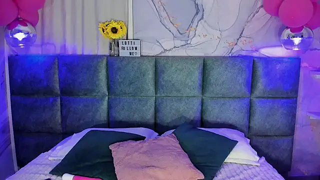 LottiCarter online show from 09-25-25, 11:36