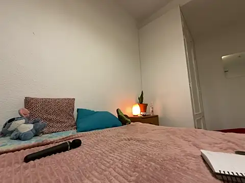 Snapshot of sammymoon chatting on 10-24-25, 06:43 sammymoon online show from 10-24-25, 06:43