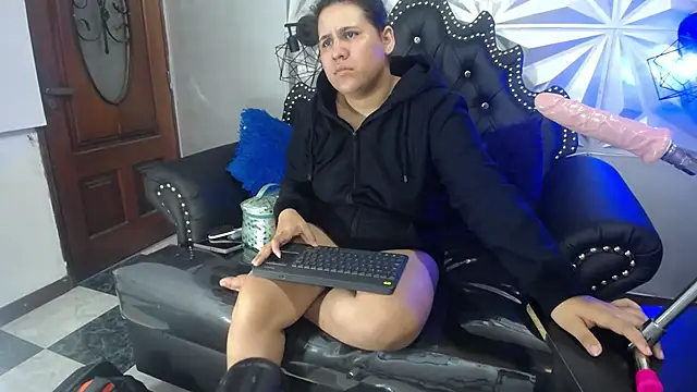 Snapshot of candy_hairy chatting on 10-19-25, 03:29 candy hairy online show from 10-19-25, 03:29