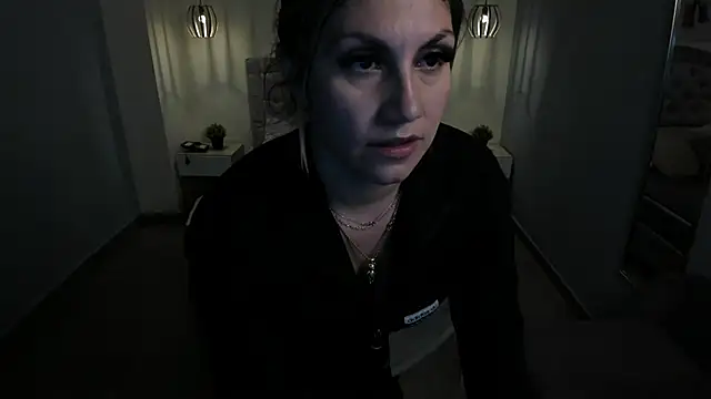 escarleth   online show from 09-22-25, 01:46