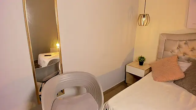 escarleth   online show from 11-18-25, 12:20