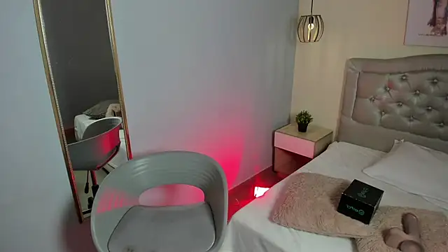 escarleth   online show from 11-21-25, 12:37