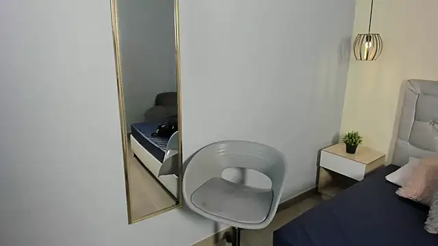 escarleth   online show from 06-08-26, 01:33