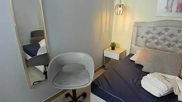 escarleth   online show from 06-16-26, 02:19