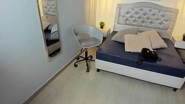 escarleth   online show from 06-26-26, 01:59