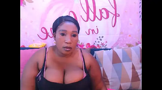 Snapshot of SexcGals chatting on 01-20-25, 07:04 SexcGals online show from 01-20-25, 07:04