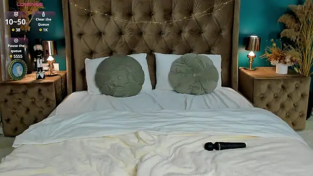 CalyMoon online show from 02-05-25, 04:47