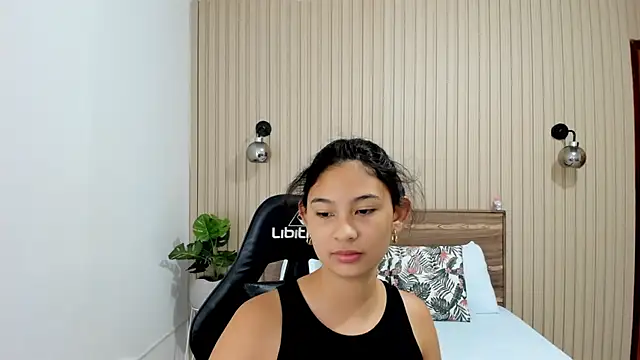 Snapshot of melody_flowers chatting on 03-21-25, 12:28 melody flowers online show from 03-21-25, 12:28
