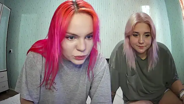 ChrisGirls online show from 12-17-24, 12:43