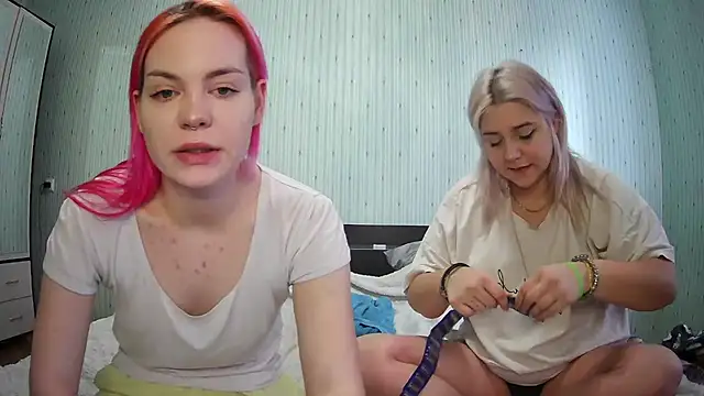 ChrisGirls online show from 01-04-25, 11:11
