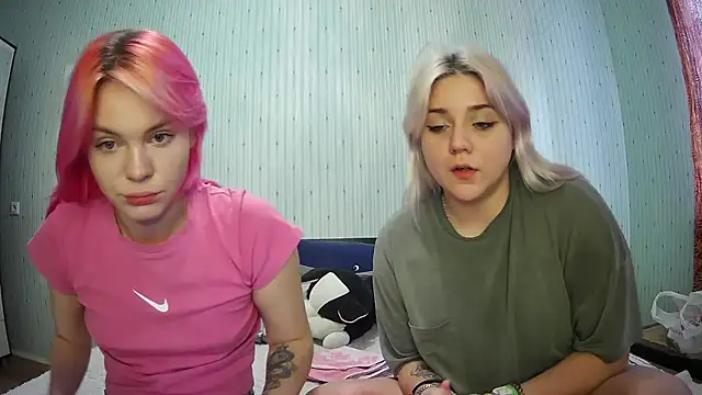 ChrisGirls online show from 01-12-25, 11:07