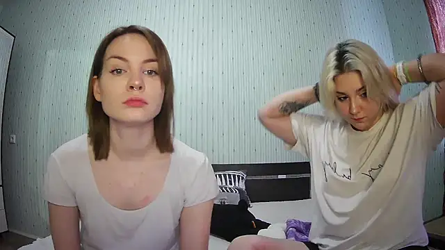 ChrisGirls online show from 02-02-25, 10:57