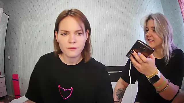 ChrisGirls online show from 02-05-25, 10:41