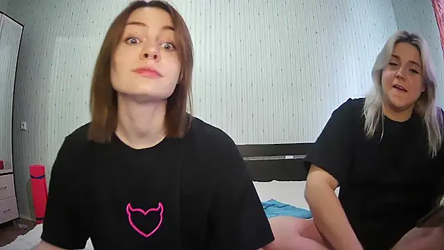ChrisGirls online show from 02-06-25, 12:05