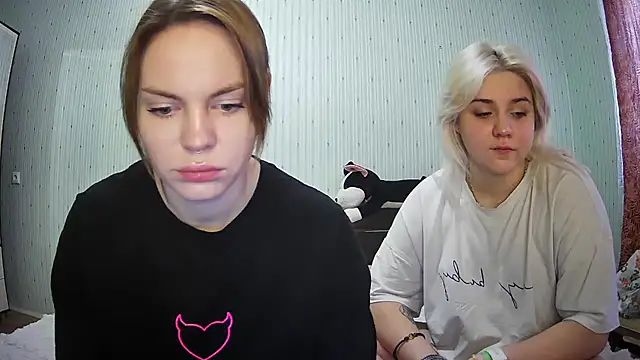 ChrisGirls online show from 03-04-25, 10:57