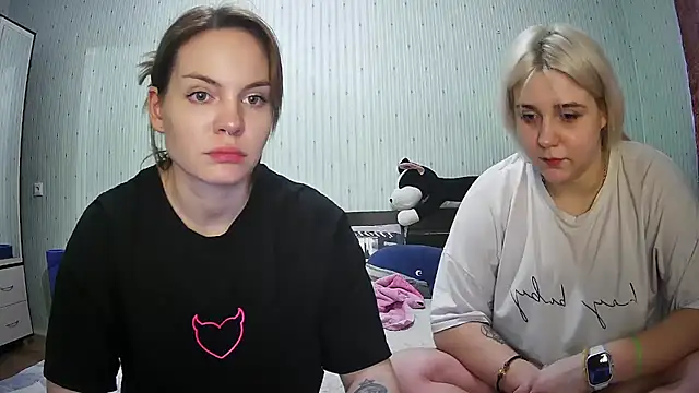 ChrisGirls online show from 03-04-25, 03:04