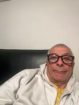 4n4l1zz4m1 online show from 02-15-26, 08:27