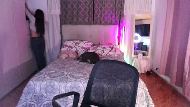 Emilyswan04 online show from 06-13-26, 12:41