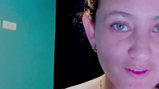 zoe jones3 online show from 12-26-24, 04:21