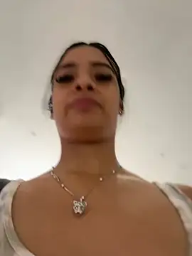 Laura fernandezII online show from 01-04-25, 04:00