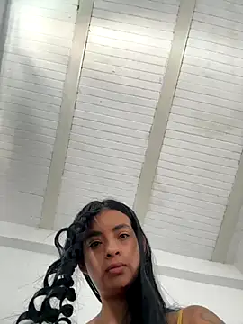 Laura fernandezII online show from 10-20-25, 04:51