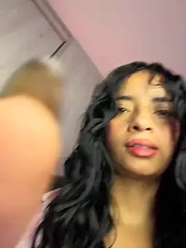 Laura fernandezII online show from 12-22-25, 03:09