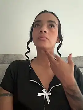 Laura fernandezII online show from 05-02-26, 02:22